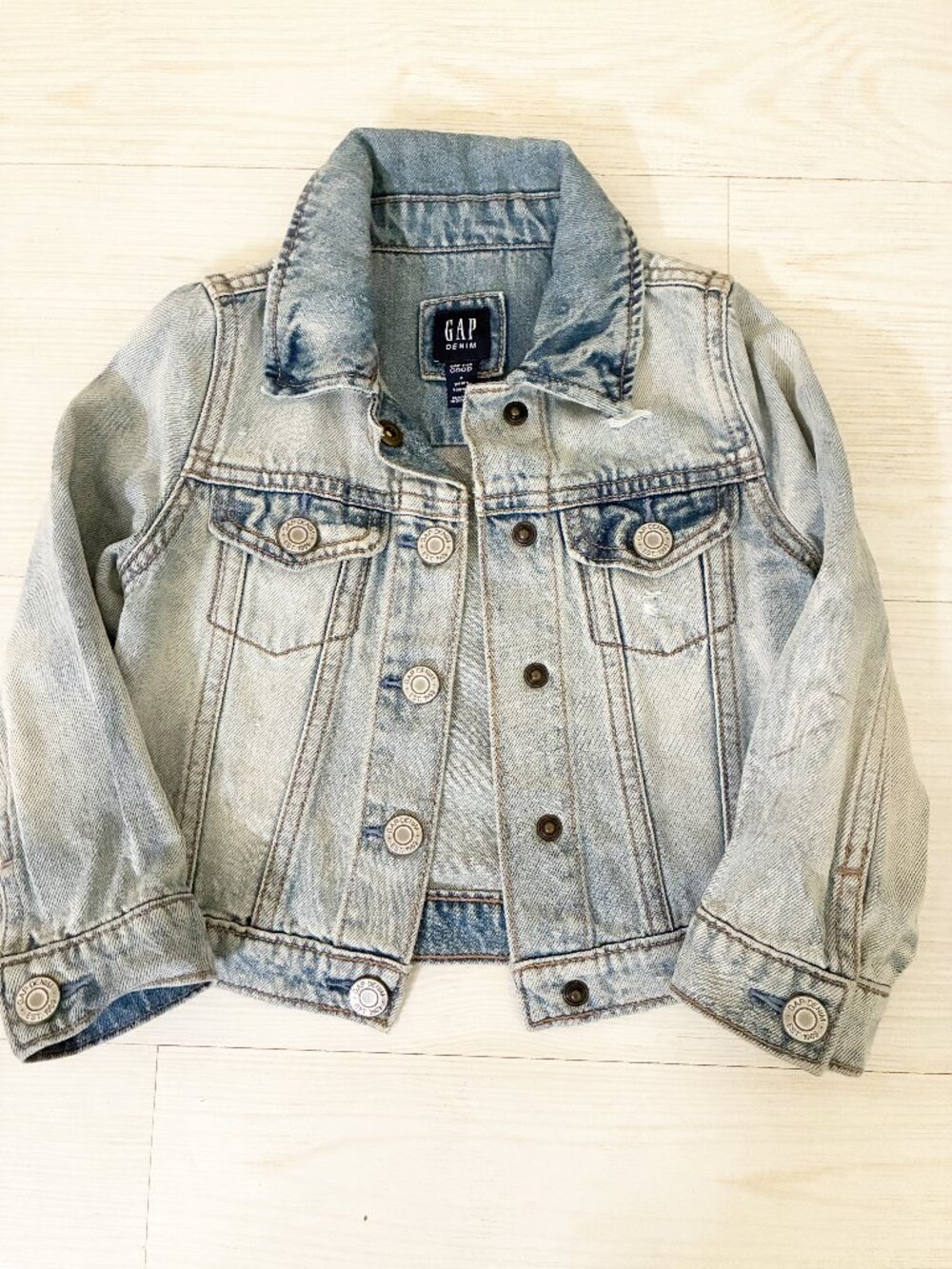 Gap Kids Light Wash Distressed Denim Jacket Size 3T Summer 2021 (Unisex)